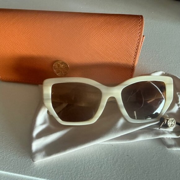 Tory Burch Kira Oversized Geometric Sunglasses main image 6